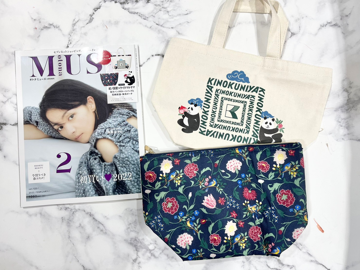 otona Muse×2月号の増刊と双子パンダのトートバッグと花柄保温・保冷ポーチ画像