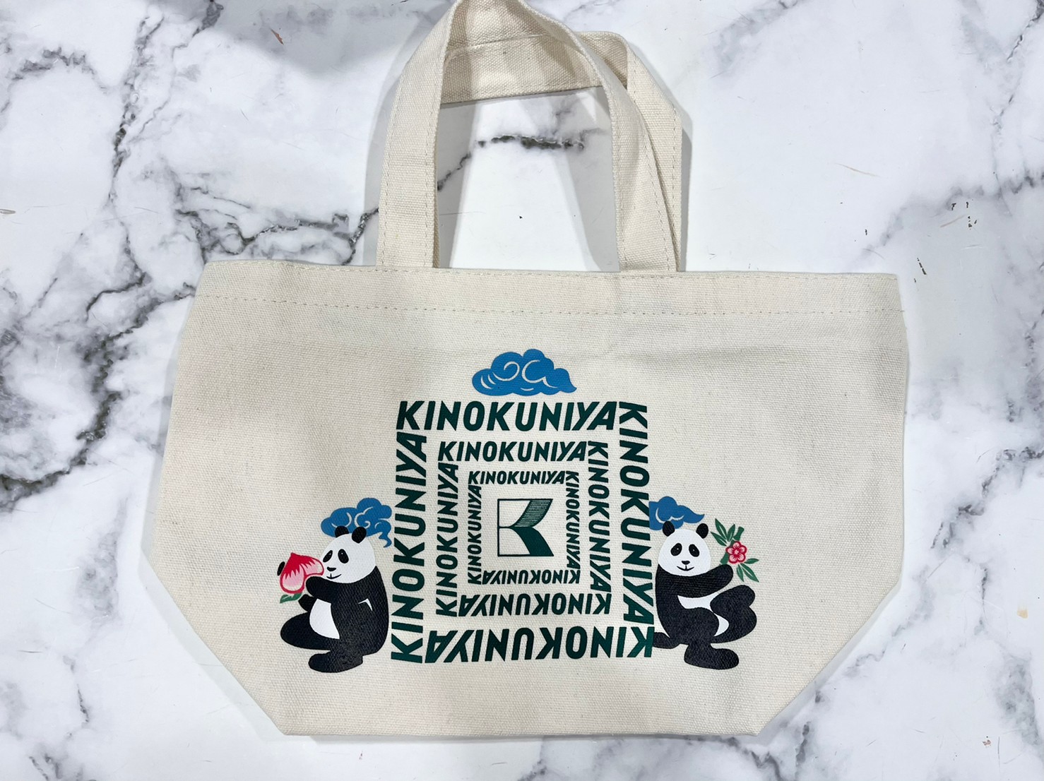 双子パンダのトートバッグと画像