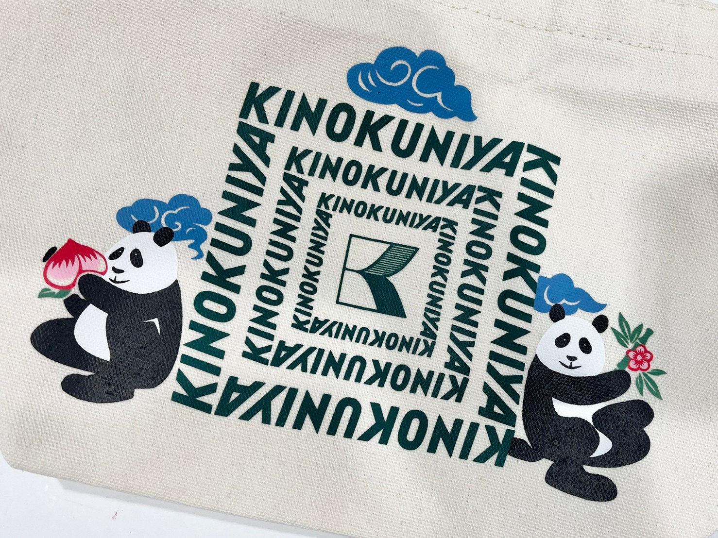 双子パンダのトートバッグのアップ画像