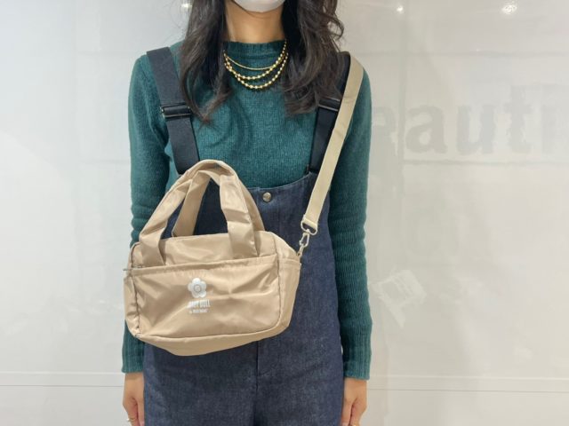 ベージュ斜め掛け