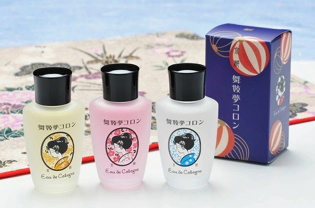 京コスメ舞妓夢コロンが3点並んでいる画像