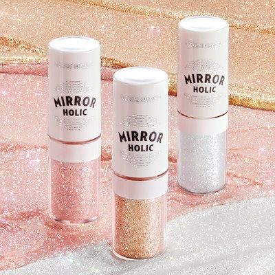 魔法のようにキラキラなアイシャドウ