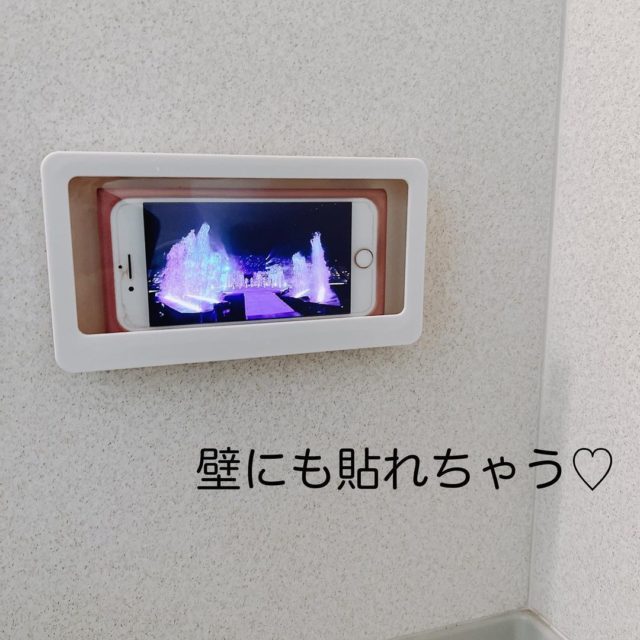 ケースを壁に張った状態