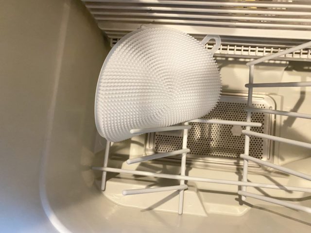 食洗器に入ったたわし