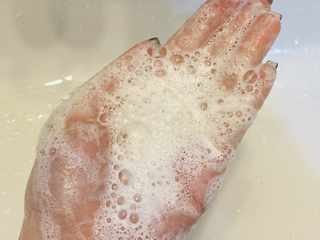 ダイソーのクレイ洗顔を泡立てた状態