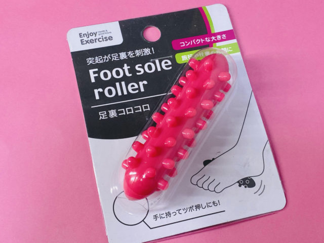 キャンドゥで販売されている「足裏コロコロ」