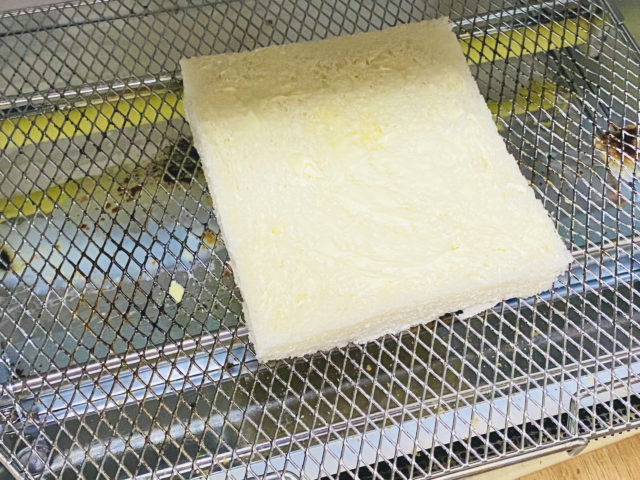 食パンだけをオーブントースターで焼いている