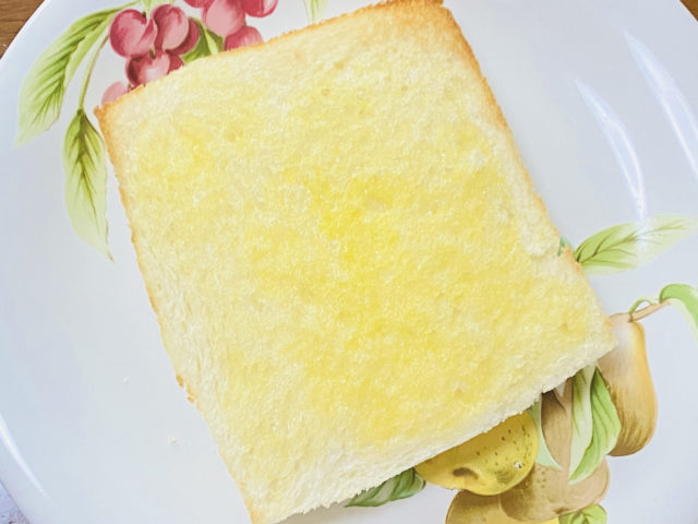 焼き上がったトースト