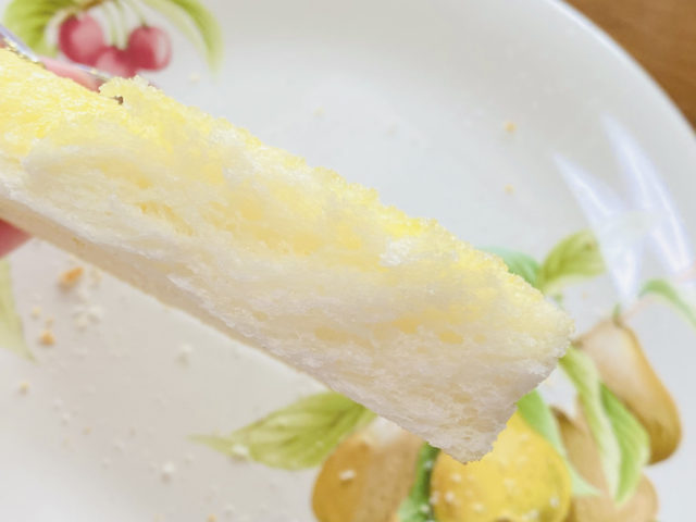 トーストスチーマーと一緒に焼いた食パンの断面