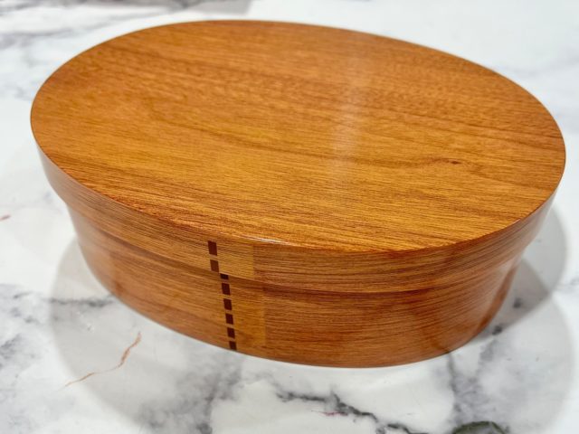 まるで曲げわっぱなお弁当箱