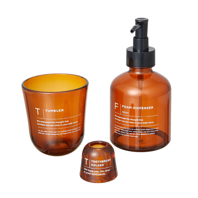ディスペンサーとコップ、歯ブラシホルダーのセット