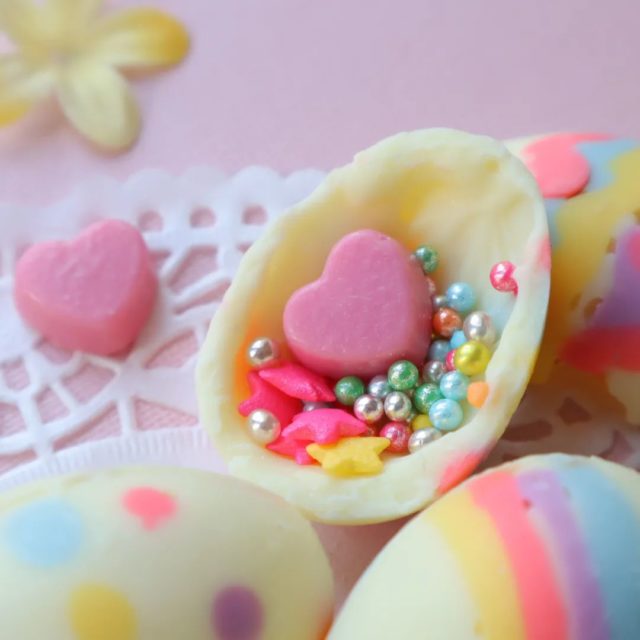 チョコエッグ中にトッピングシュガー