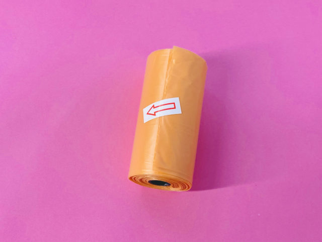 携帯ゴミ袋ケースに付属しているロール状のゴミ袋