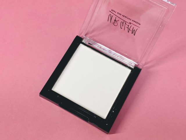 オイルブロックパウダーが置かれている