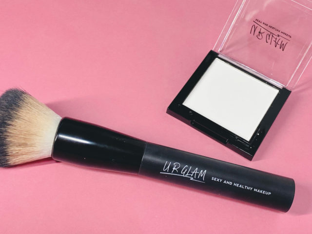 オイルブロックパウダーとダイソー UR GLAMのチークブラシ