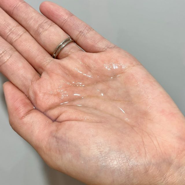 手に出したシーボンルミナスエモリエントローション