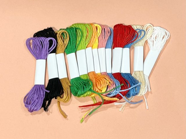 13色の刺繍糸