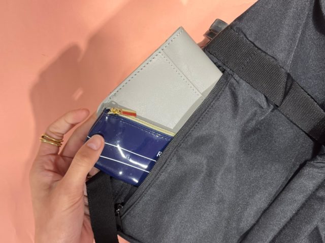 MILESTO 軽量＆多機能バックパックの背面ポケット