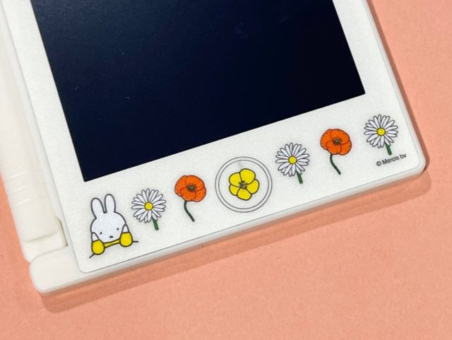 お花柄のデジタルメモの下部のアップ画像