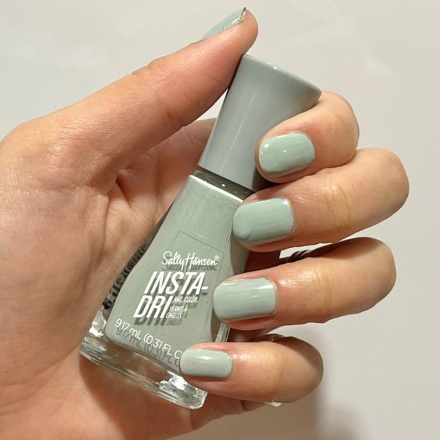 523 タイムイズマネーのネイルを塗った爪の様子