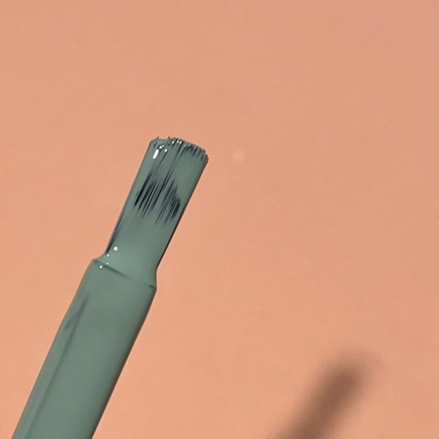 インスタドライ ネイルカラーのハケを拡大した画像