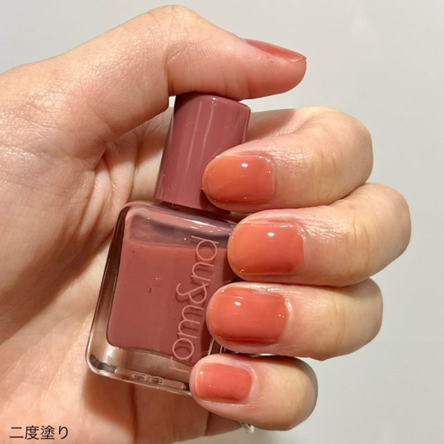 02 ROZY-SYRUPを二度塗りした爪の様子