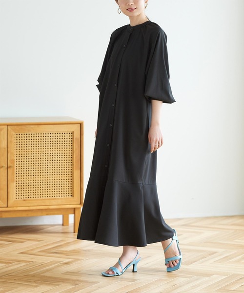 titivateのブラックの「ボリューム袖フレア切替ワンピース」の着用画像