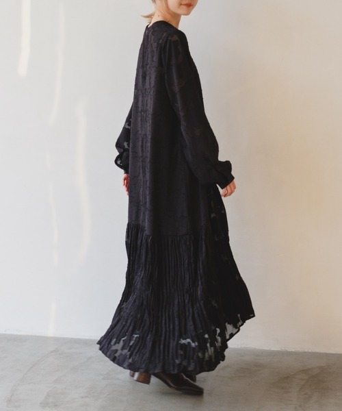 Kastaneのブラックの「シアージャガードレースワンピース」の着用画像
