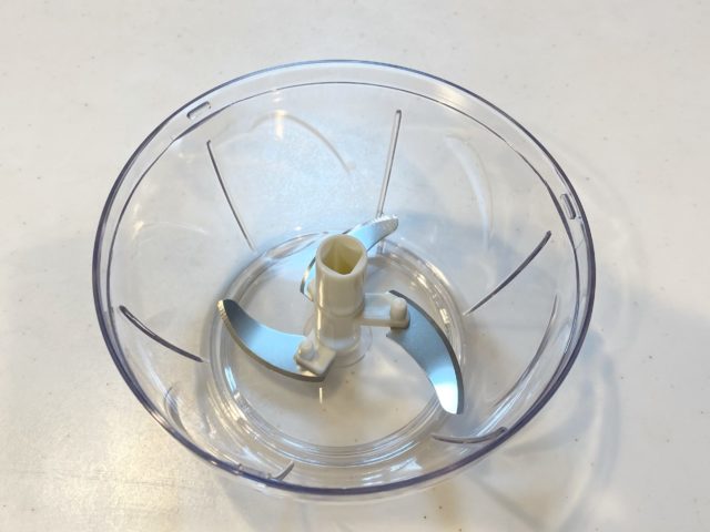 カッターがついているボウル