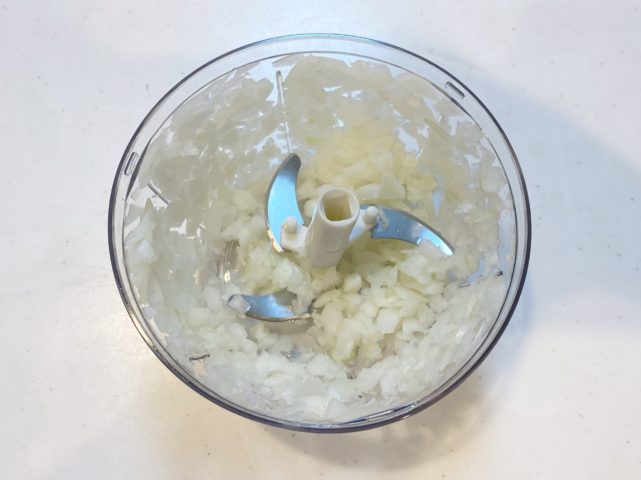 みじん切りされた玉ねぎ