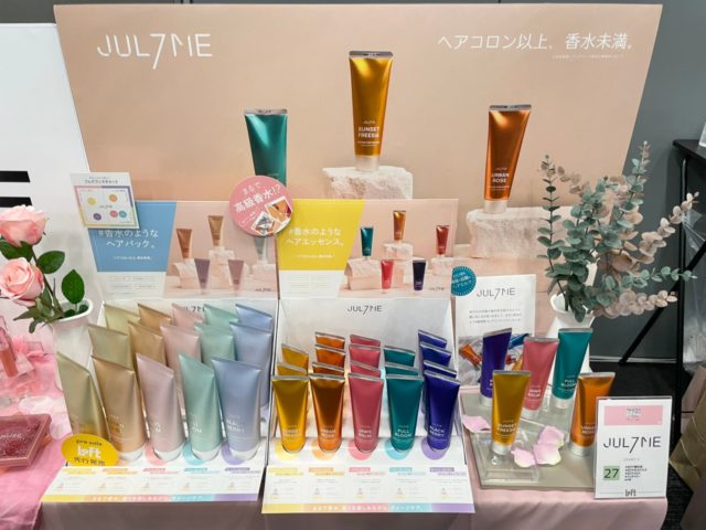 JUL7MEの商品の陳列