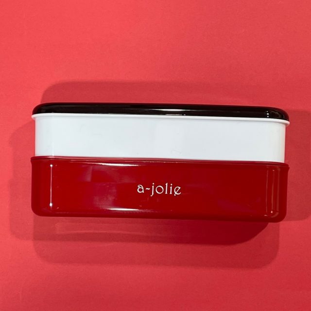 アジョリーランチボックス横から