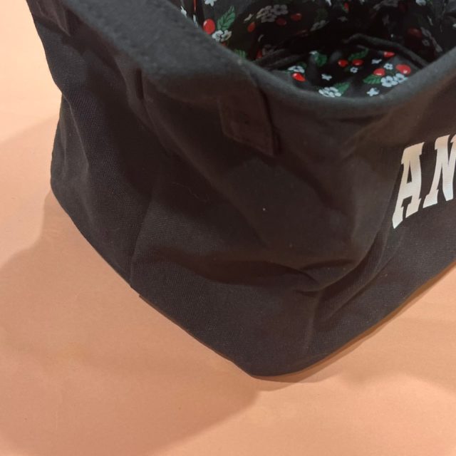 大サイズのボックスを横から見た様子