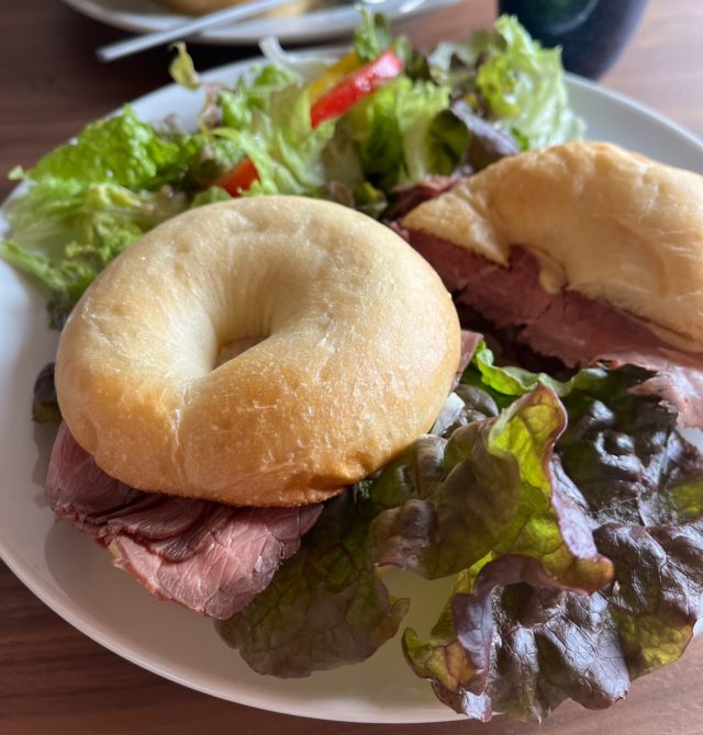 ヴィラ朝食盛り付け後