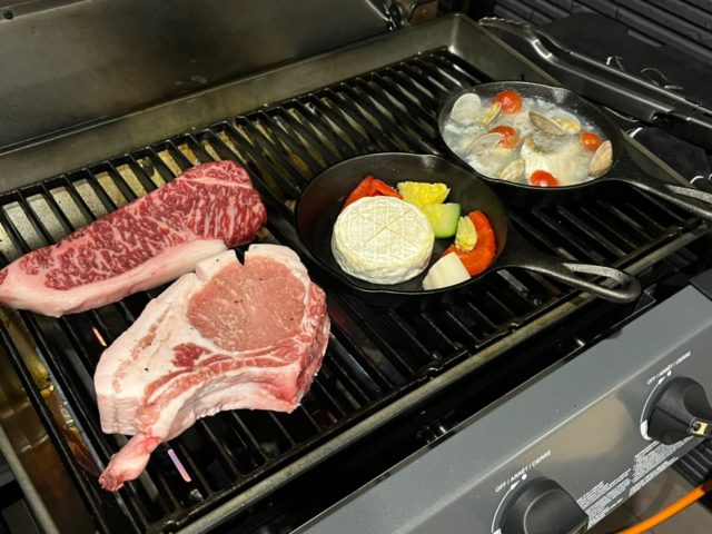 ヴィラBBQガスグリルに料理