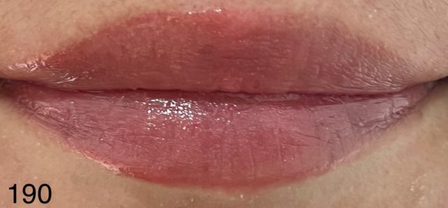 ローラメルシエリップグラッセハイドレーティングバームグロスの190を塗った唇