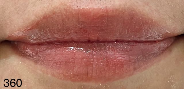ローラメルシエリップグラッセハイドレーティングバームグロスの360を塗った唇
