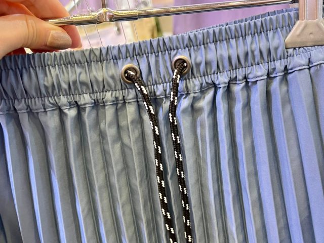 ワークマンの撥水ライトプリーツスカートのウエスト画像