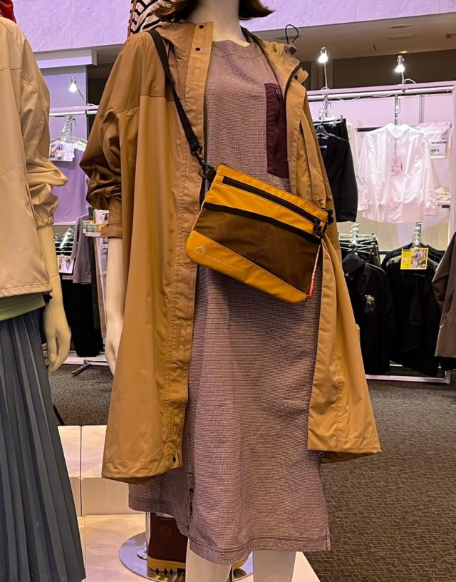 撥水ワンピース ギンガムの全身コーデ