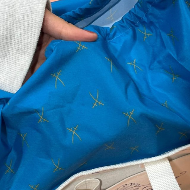 MEISSEN マルチ収納バッグの巾着カバーに描かれた剣マーク