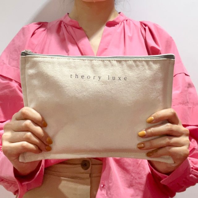 マルチポーチを持っている