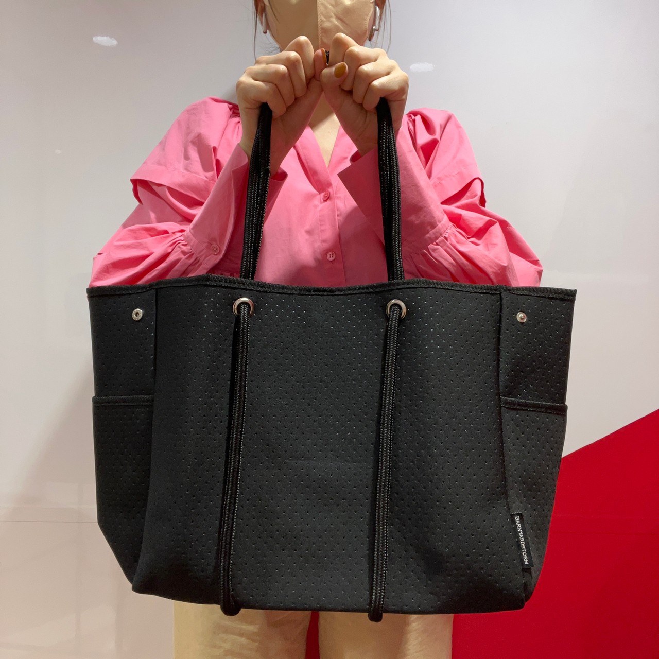 『超軽量トートバッグ』を持ってみた画像