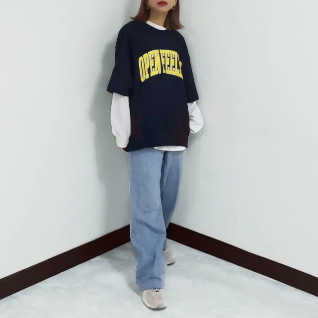 GUのネイビーの「スウェT(5分袖)」×デニムコーディネート