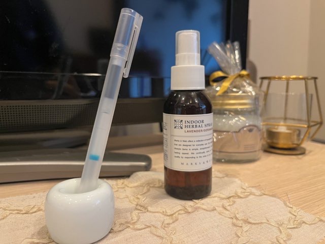 無印良品の歯ブラシスタンドをペン立てとして使っている