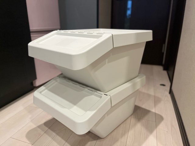 IKEAの分別ゴミ箱ソルテーラを重ねている
