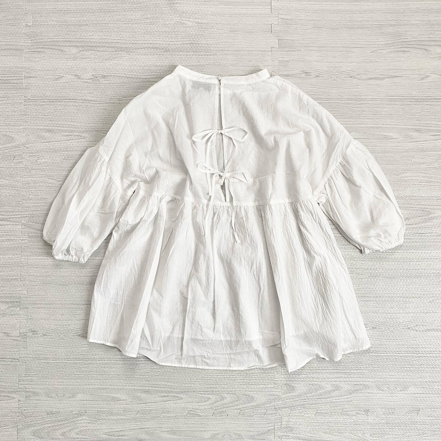 バックリボンブラウスの置き画像