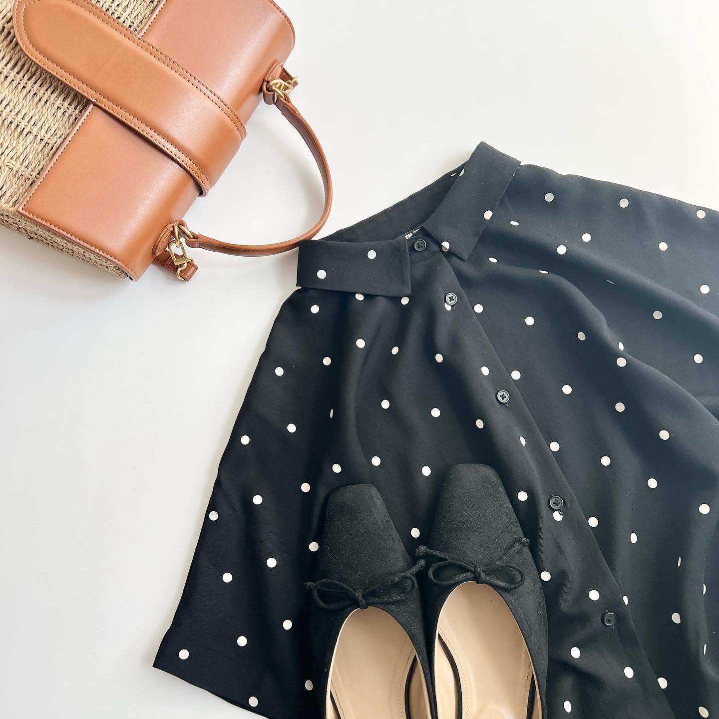 レーヨンプリントブラウス、ブラックの置き画像