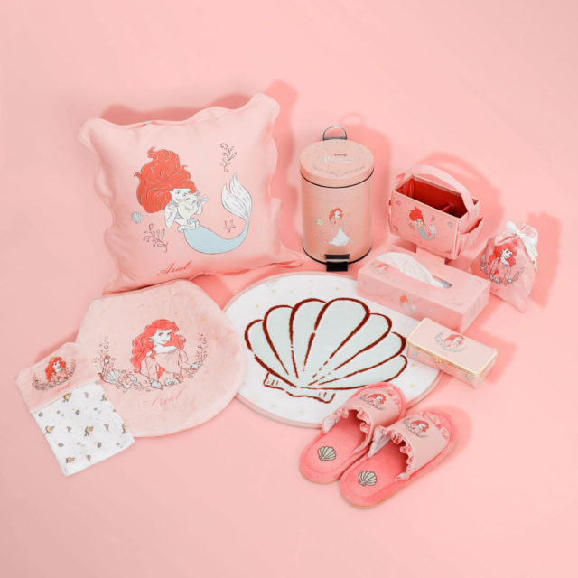 ピンクを基調としたアリエルグッズ
