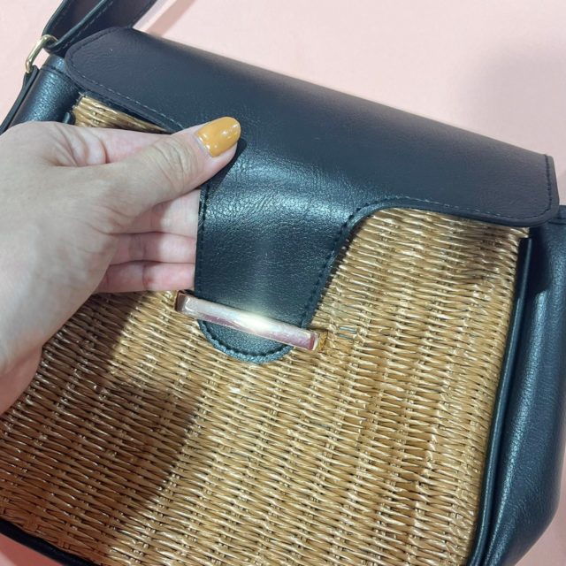 バッグの留め具部分のアップ