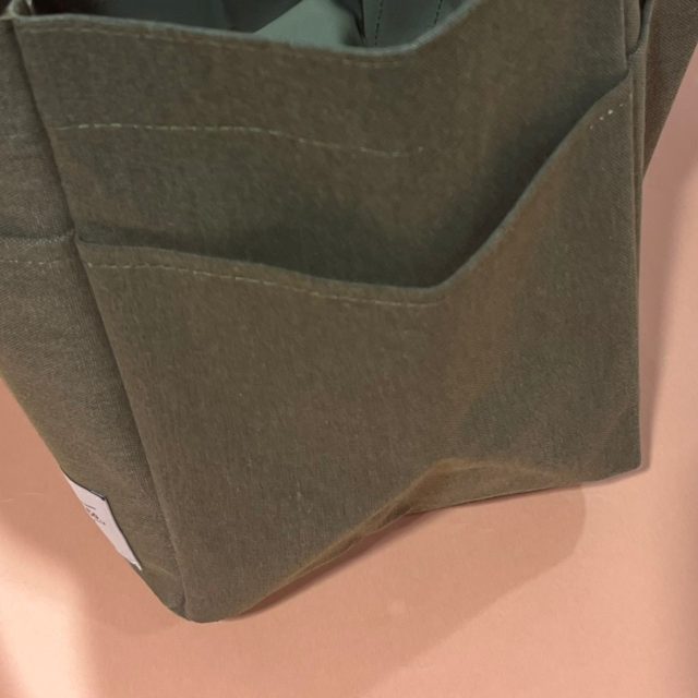 バッグの横についているサイドポケット